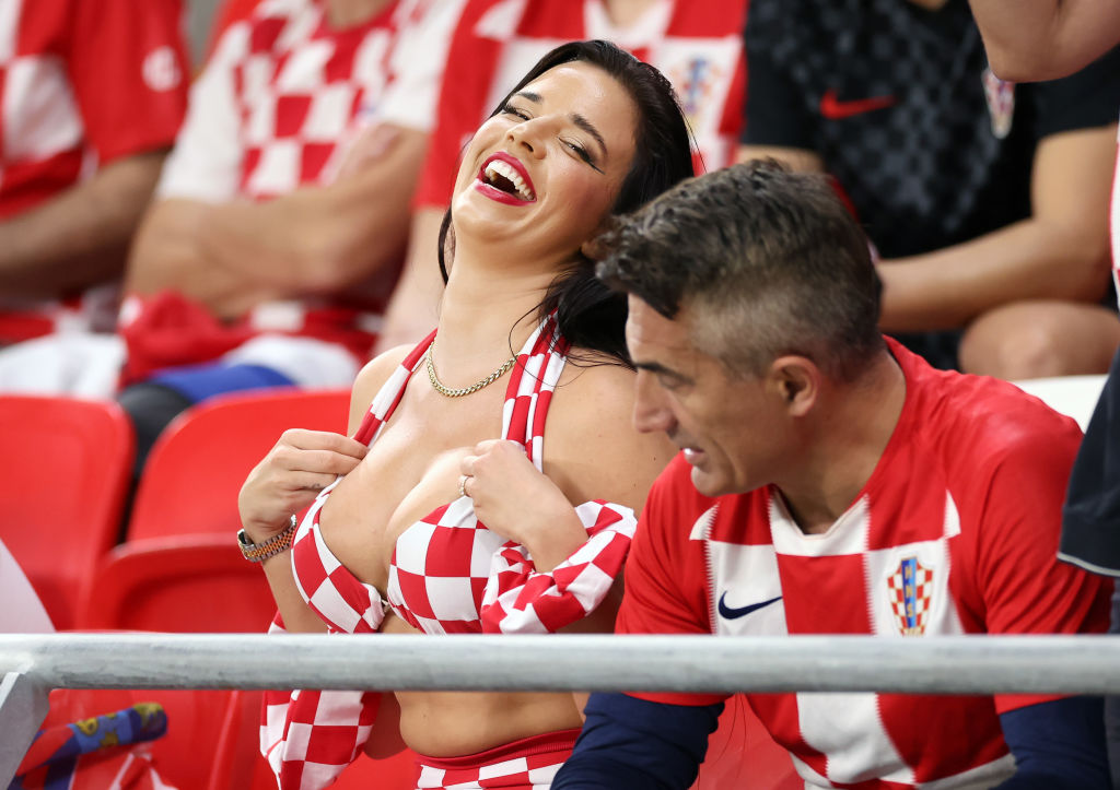 Ivana Knöll horvát szupermodell nagy feltűnést keltett a horvát-belga meccs alatt - Ian MacNicol/Getty Images